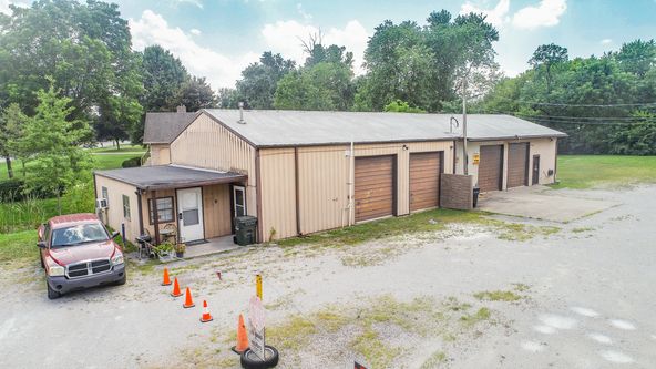 Auto Service Center For Sale: 2017 Hamburg Pike, Jeffersonville, IN 47130